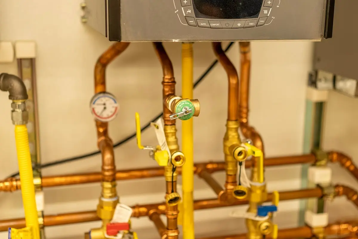 Licensed technician providing Pipe Repair for a homeowner in East San Gabriel