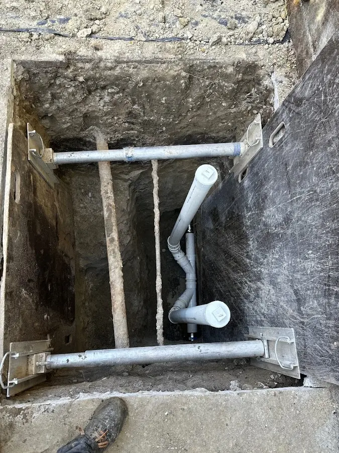 Experienced plumber completing Drain Cleaning work in East San Gabriel